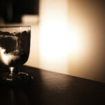 ittala のワイングラスで心地よい夜時間を過ごす