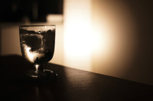 ittala のワイングラスで心地よい夜時間を過ごす
