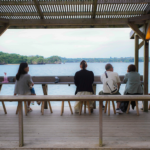 沖縄名護の開放的なカフェ| フィフィパーラー |全席テラス席のオーシャビュー